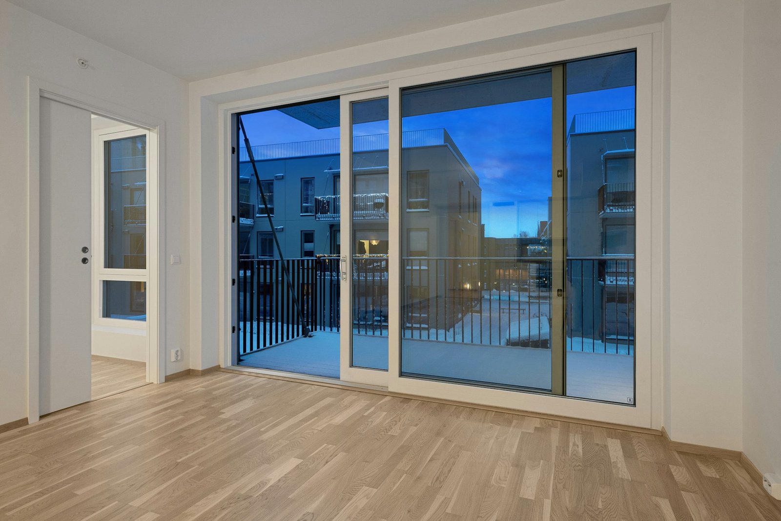 Glass & Aluminum Sliding Door