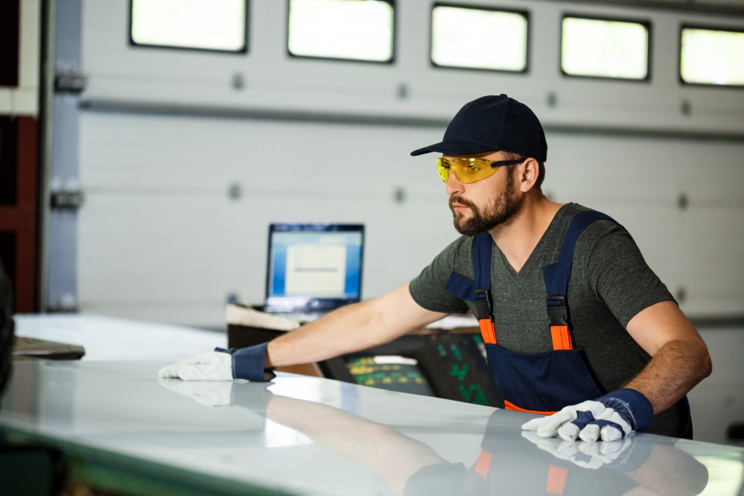 Bulk Glass Supply Solutions for Contractors & Developers