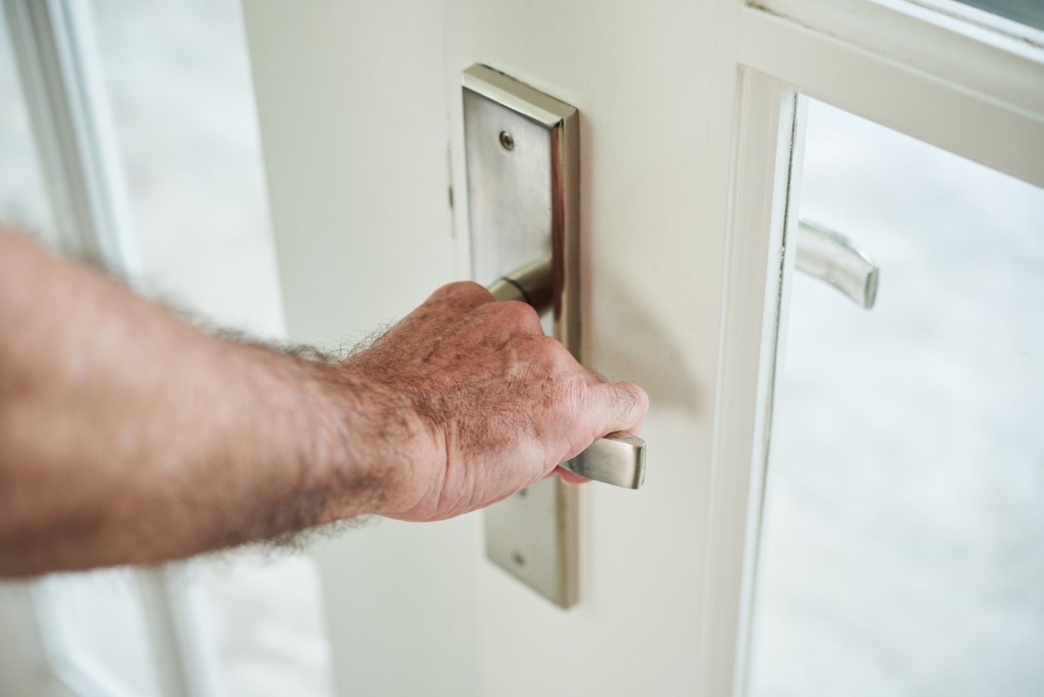 Glass Door Lock Systems Dubai Options & Security Guide