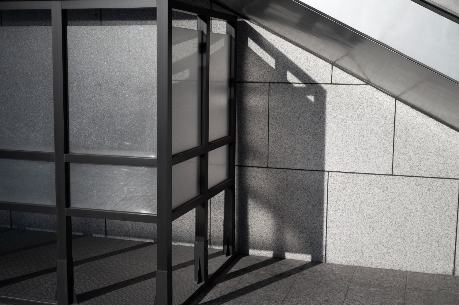 How Glass Partition Walls Transform Modern Home Experiences