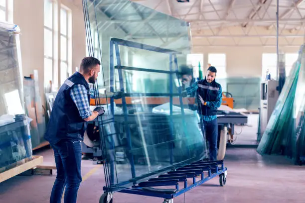 How to Choose a Premium Glass Fabricator in Dubai for Villa Projects