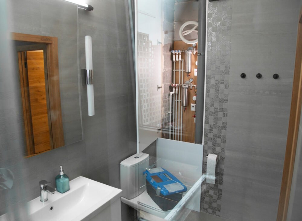 Maximizing Small Bathrooms with Shower Glass Enclosures