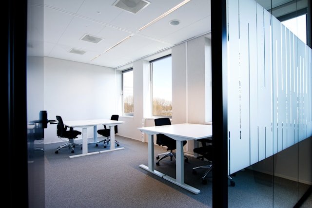 Seven Glass Options for Office Glass Partitions in Dubai