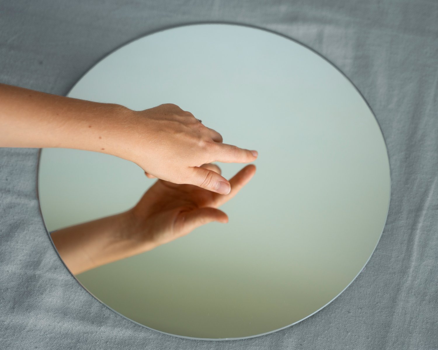 Tinted Mirror Glass Color and Sophistication