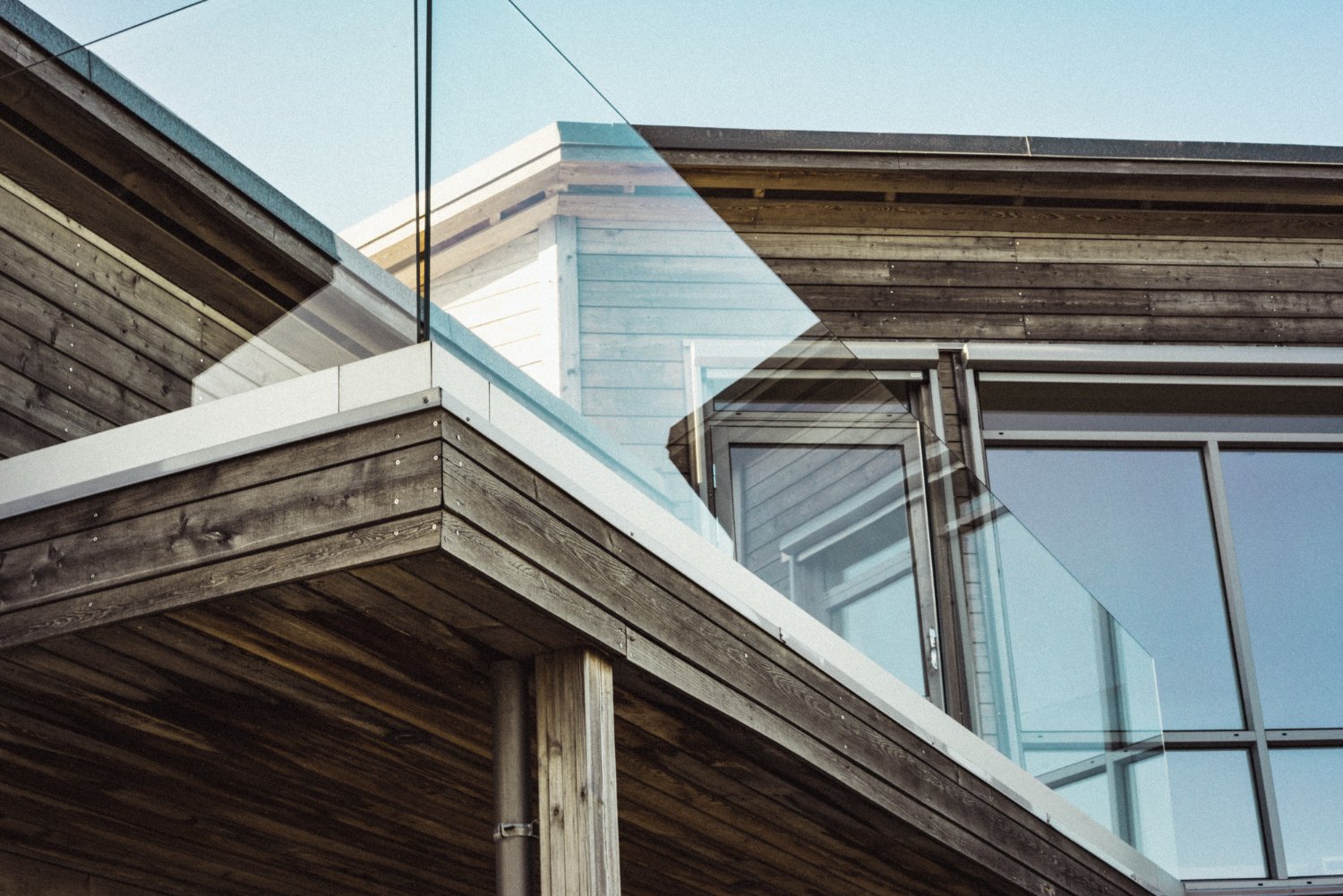 Types of Glass Staircase Railings Available in Dubai