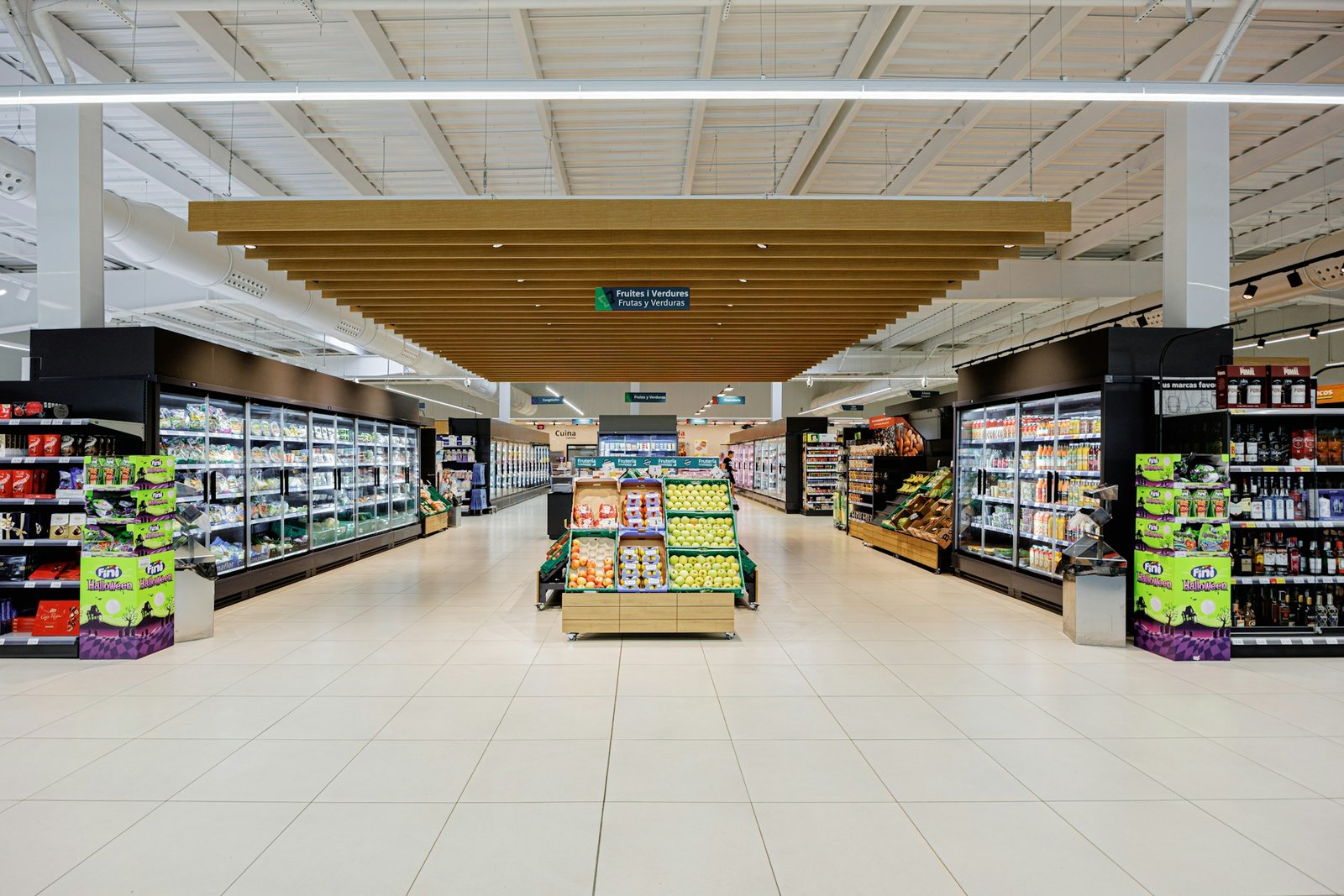 Types of Retail Glass Display Systems