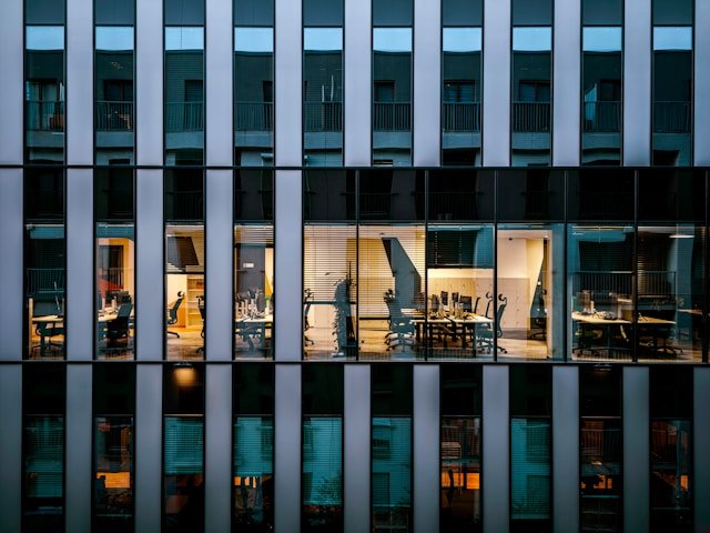 glass company in uae