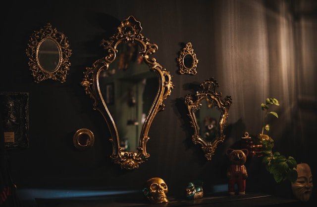 Antique mirrors in Dubai